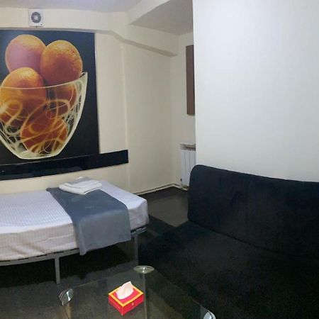 Enigma Hostel Erivan Exterior foto